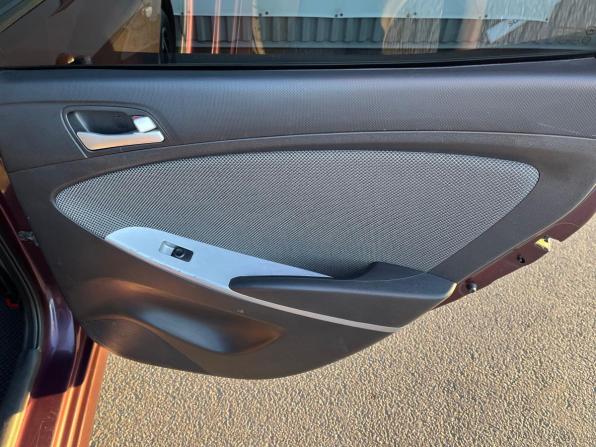 Hyundai Solaris I с пробегом 2012 года, цена 550 000 рублей, 290000 км, седан, Автокод Объявления