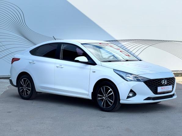 Hyundai Solaris II Рестайлинг с пробегом 2021 года, цена 1 650 000 рублей, 57853 км, седан, Автокод Объявления