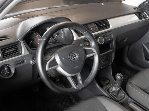 Skoda Rapid I с пробегом 2016 года, цена 1 050 000 рублей, 179000 км, лифтбек, Автокод Объявления