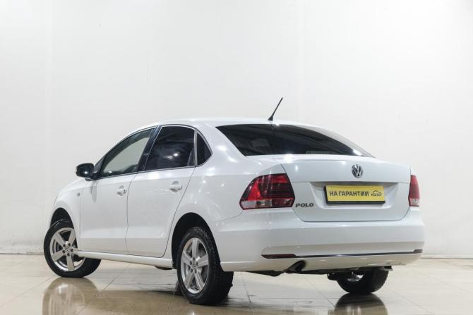 Volkswagen Polo V Рестайлинг с пробегом 2015 года, цена 899 000 рублей, 250000 км, седан, Автокод Объявления