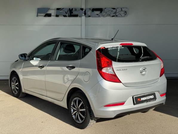 Hyundai Solaris I Рестайлинг с пробегом 2016 года, цена 999 000 рублей, 125000 км, хэтчбек, Автокод Объявления
