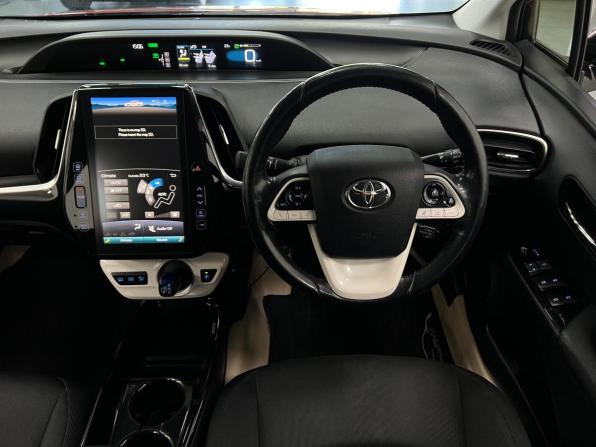 Toyota Prius IV Рестайлинг (XW50) с пробегом 2018 года, цена 2 310 000 рублей, 98150 км, лифтбек, Автокод Объявления