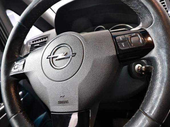 Opel Zafira B Рестайлинг с пробегом 2011 года, цена 795 000 рублей, 184313 км, компактвэн, Автокод Объявления