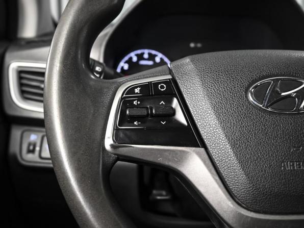 Hyundai Solaris II с пробегом 2018 года, цена 829 000 рублей, 225050 км, седан, Автокод Объявления