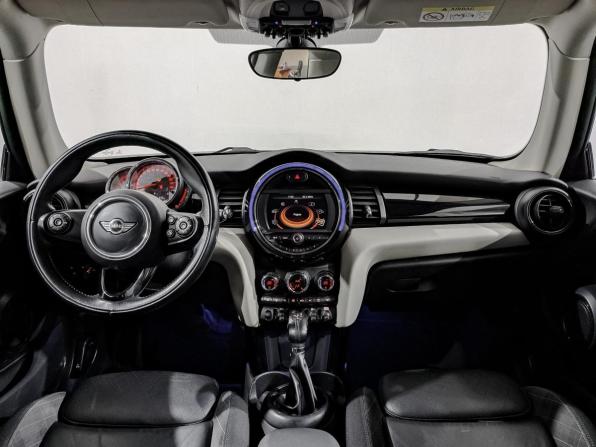 Mini Hatch III (F55/F56) Рестайлинг с пробегом 2018 года, цена 1 695 000 рублей, 100450 км, хэтчбек, Автокод Объявления