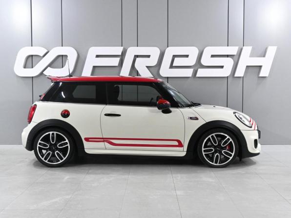 Mini Hatch III (F55/F56) с пробегом 2016 года, цена 2 229 000 рублей, 191512 км, хэтчбек, Автокод Объявления
