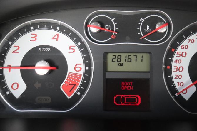 Renault Laguna II Рестайлинг с пробегом 2006 года, цена 335 000 рублей, 287000 км, лифтбек, Автокод Объявления