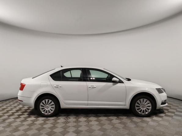 Skoda Octavia III (A7) Рестайлинг с пробегом 2020 года, цена 1 490 000 рублей, 122103 км, лифтбек, Автокод Объявления