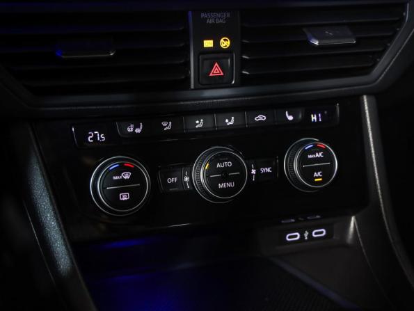 Volkswagen Jetta VII с пробегом 2020 года, цена 2 099 000 рублей, 103460 км, седан, Автокод Объявления