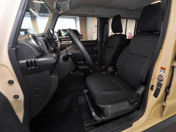 Suzuki Jimny IV с пробегом 2025 года, цена 4 200 000 рублей, 31 км, внедорожник, Автокод Объявления