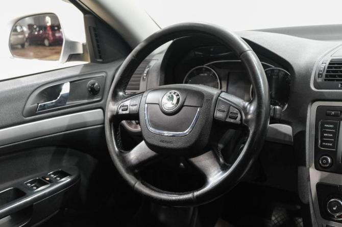 Skoda Octavia II (A5) Рестайлинг с пробегом 2013 года, цена 949 000 рублей, 255000 км, лифтбек, Автокод Объявления