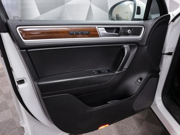 Volkswagen Touareg II Рестайлинг с пробегом 2015 года, цена 2 550 000 рублей, 260000 км, внедорожник, Автокод Объявления