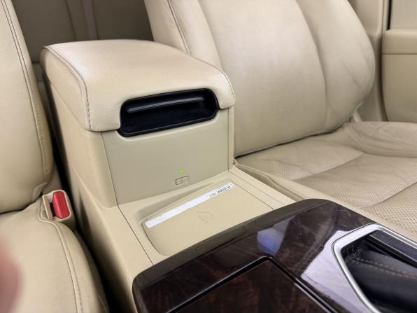 Toyota Camry VII (XV50) Рестайлинг с пробегом 2016 года, цена 1 820 000 рублей, 193000 км, седан, Автокод Объявления