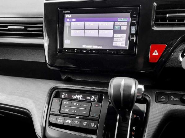Honda Stepwgn V с пробегом 2016 года, цена 1 840 000 рублей, 127346 км, минивэн, Автокод Объявления