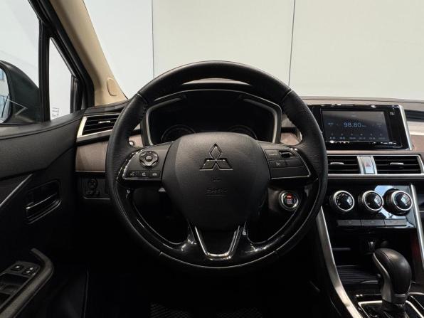 Mitsubishi Xpander I Рестайлинг с пробегом 2023 года, цена 2 550 000 рублей, 30058 км, внедорожник, Автокод Объявления