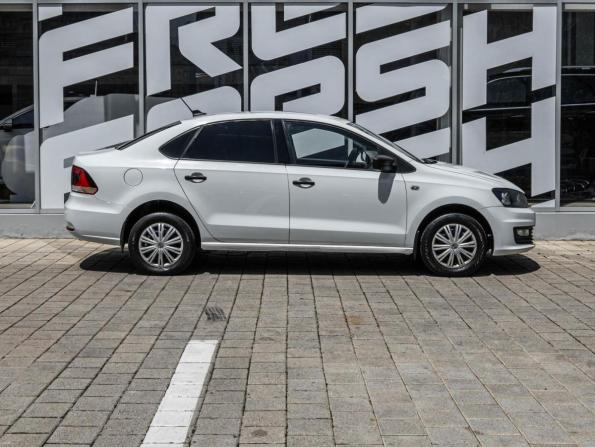 Volkswagen Polo V Рестайлинг с пробегом 2018 года, цена 945 000 рублей, 159396 км, седан, Автокод Объявления