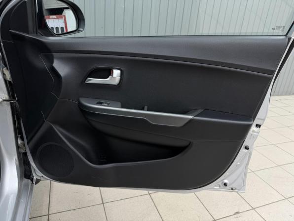 Kia Rio III Рестайлинг с пробегом 2015 года, цена 1 070 000 рублей, 114094 км, седан, Автокод Объявления