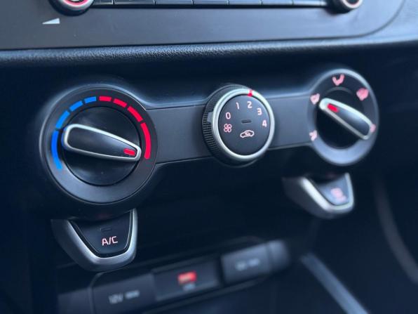 Kia Rio IV Рестайлинг с пробегом 2020 года, цена 1 700 000 рублей, 62124 км, седан, Автокод Объявления