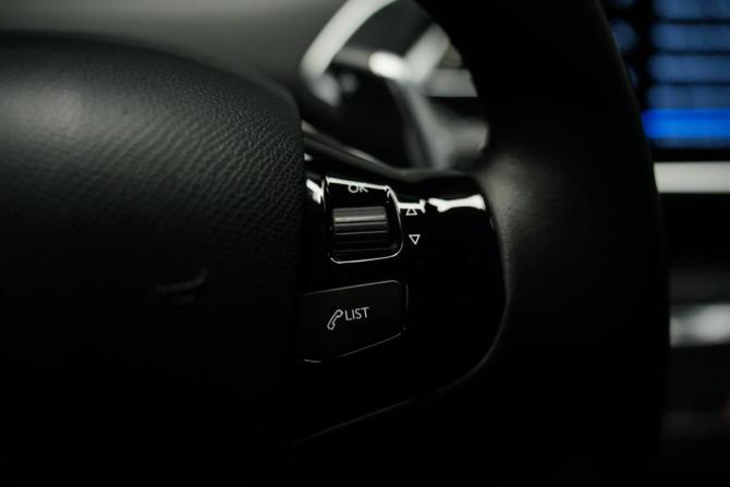 Peugeot 308 II Рестайлинг с пробегом 2019 года, цена 1 590 000 рублей, 178705 км, универсал, Автокод Объявления
