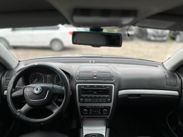 Skoda Octavia II (A5) Рестайлинг с пробегом 2013 года, цена 739 000 рублей, 235124 км, лифтбек, Автокод Объявления