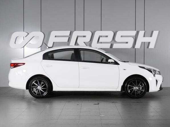Kia Rio IV Рестайлинг с пробегом 2021 года, цена 1 735 000 рублей, 87933 км, седан, Автокод Объявления