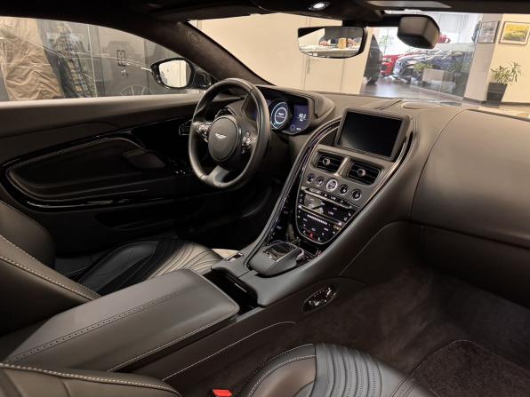 Aston Martin DB11 I с пробегом 2017 года, цена 18 200 000 рублей, 5188 км, купе, Автокод Объявления