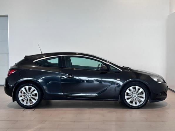 Opel Astra J Рестайлинг с пробегом 2013 года, цена 1 050 000 рублей, 110020 км, хэтчбек, Автокод Объявления