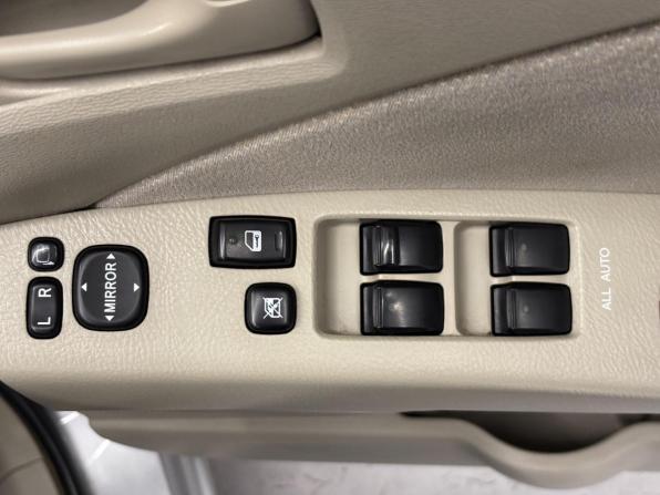 Toyota ISis I Рестайлинг с пробегом 2010 года, цена 1 089 000 рублей, 236000 км, минивэн, Автокод Объявления