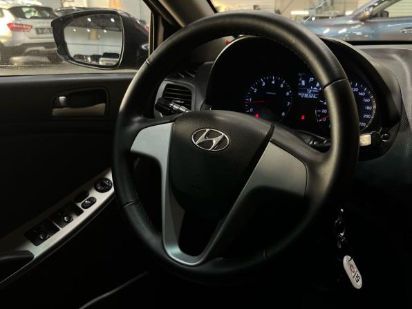 Hyundai Solaris I с пробегом 2013 года, цена 730 000 рублей, 236322 км, седан, Автокод Объявления