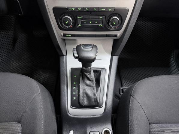 Skoda Octavia II (A5) Рестайлинг с пробегом 2012 года, цена 829 000 рублей, 208037 км, лифтбек, Автокод Объявления