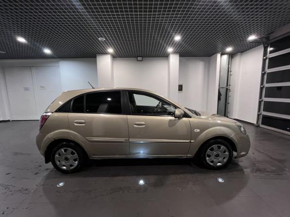 Kia Rio II Рестайлинг с пробегом 2010 года, цена 520 000 рублей, 157853 км, хэтчбек, Автокод Объявления