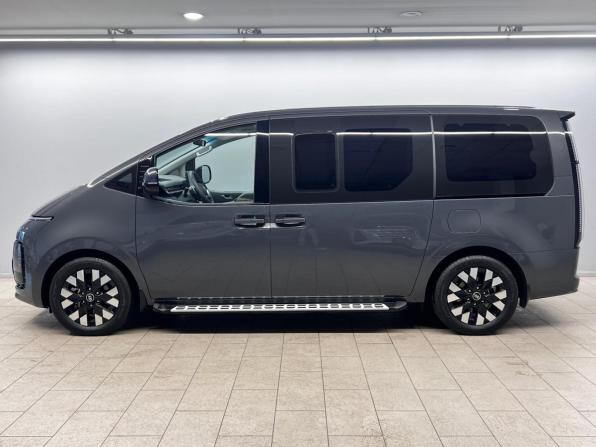 Hyundai Staria I с пробегом 2025 года, цена 6 149 000 рублей, 17571 км, минивэн, Автокод Объявления
