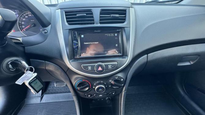 Hyundai Solaris I Рестайлинг с пробегом 2015 года, цена 1 099 000 рублей, 155240 км, седан, Автокод Объявления