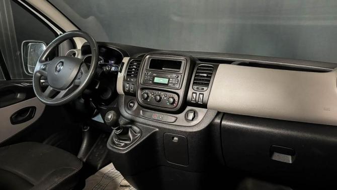 Renault Trafic III с пробегом 2017 года, цена 2 000 000 рублей, 205010 км, минивэн, Автокод Объявления