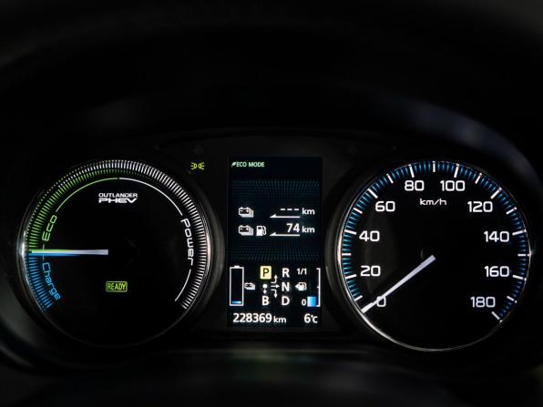 Mitsubishi Outlander III Рестайлинг с пробегом 2014 года, цена 1 649 500 рублей, 228369 км, внедорожник, Автокод Объявления