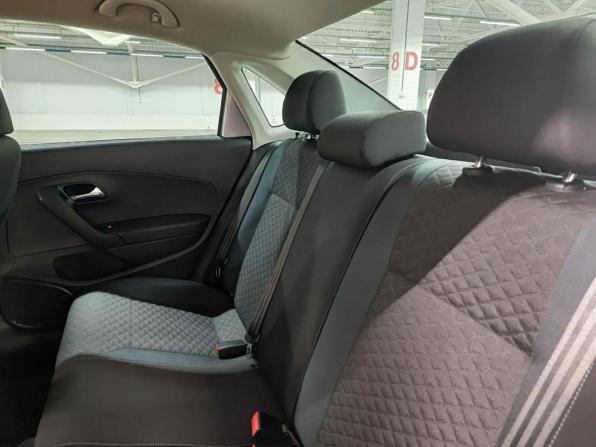 Volkswagen Polo V Рестайлинг с пробегом 2019 года, цена 1 399 000 рублей, 124700 км, седан, Автокод Объявления