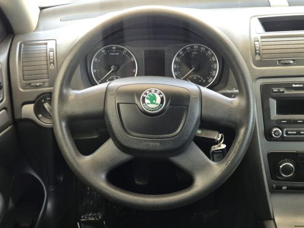 Skoda Octavia II (A5) Рестайлинг с пробегом 2013 года, цена 649 000 рублей, 173463 км, лифтбек, Автокод Объявления