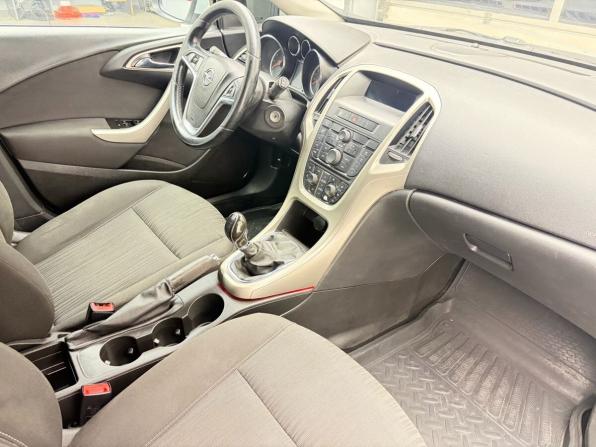 Opel Astra J с пробегом 2010 года, цена 715 000 рублей, 330790 км, хэтчбек, Автокод Объявления