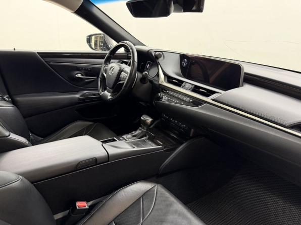 Lexus ES VII с пробегом 2018 года, цена 3 801 000 рублей, 109280 км, седан, Автокод Объявления