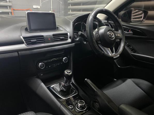 Mazda Axela III с пробегом 2015 года, цена 1 350 000 рублей, 59582 км, хэтчбек, Автокод Объявления