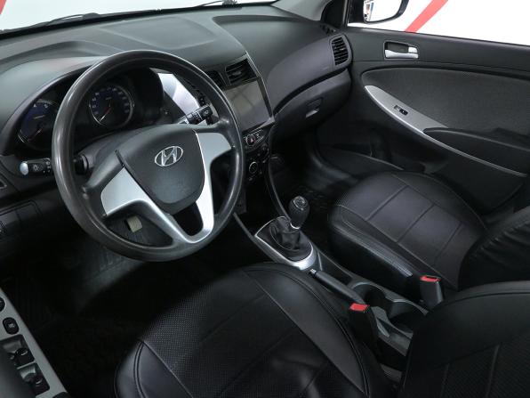 Hyundai Solaris I с пробегом 2013 года, цена 670 000 рублей, 212000 км, седан, Автокод Объявления