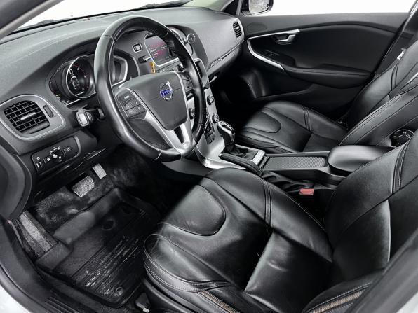 Volvo V40 Cross Country I Рестайлинг с пробегом 2016 года, цена 1 500 000 рублей, 212582 км, хэтчбек, Автокод Объявления