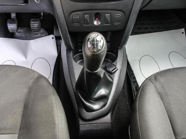 Renault Logan II Рестайлинг с пробегом 2018 года, цена 609 000 рублей, 269235 км, седан, Автокод Объявления