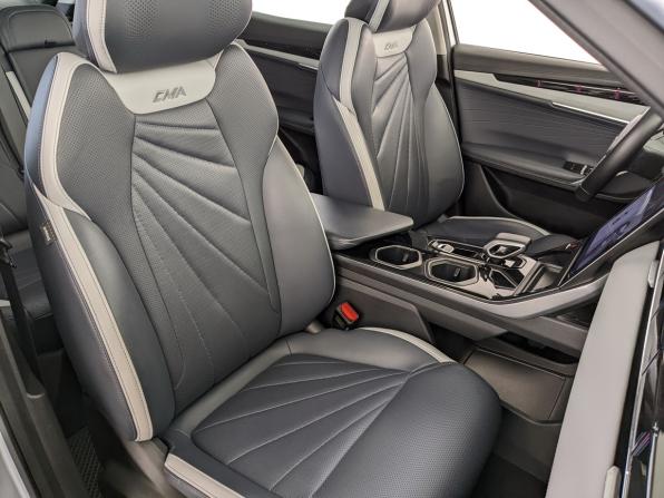 Geely Atlas II с пробегом 2023 года, цена 2 400 000 рублей, 87384 км, внедорожник, Автокод Объявления