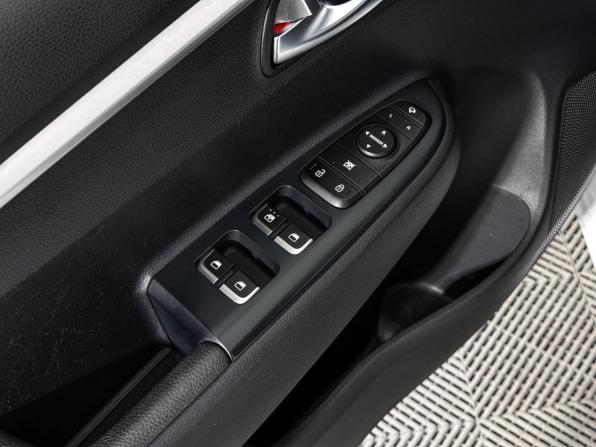 Kia Rio IV Рестайлинг с пробегом 2020 года, цена 1 590 000 рублей, 105000 км, седан, Автокод Объявления