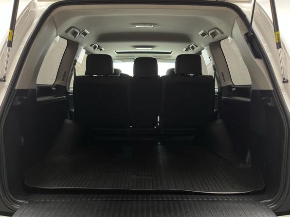 Toyota Land Cruiser 200 Series Рестайлинг 2 с пробегом 2015 года, цена 5 690 000 рублей, 130062 км, внедорожник, Автокод Объявления