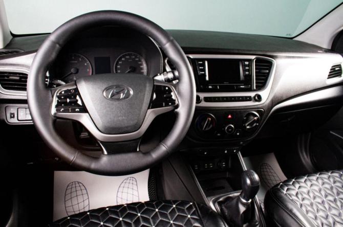 Hyundai Solaris II с пробегом 2017 года, цена 1 079 000 рублей, 181000 км, седан, Автокод Объявления
