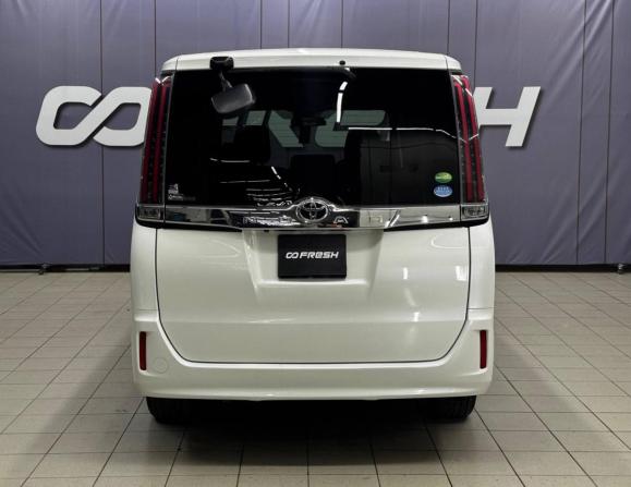 Toyota Noah III (R80) Рестайлинг с пробегом 2017 года, цена 1 949 000 рублей, 162000 км, минивэн, Автокод Объявления