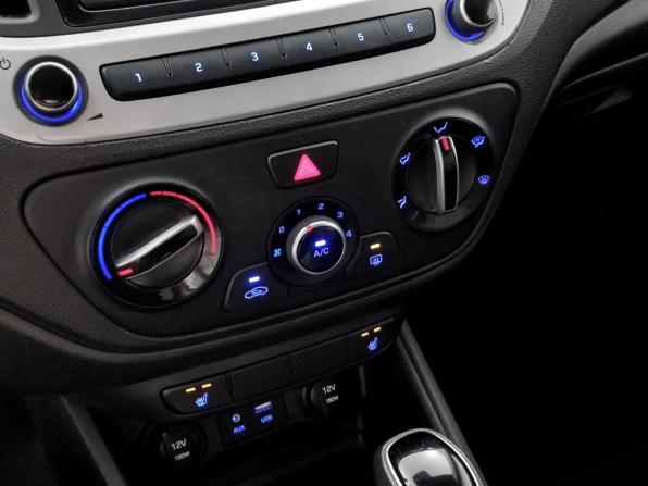 Hyundai Solaris II с пробегом 2017 года, цена 1 259 000 рублей, 157714 км, седан, Автокод Объявления