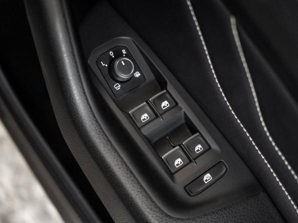 Volkswagen Passat B8 Рестайлинг с пробегом 2021 года, цена 2 400 000 рублей, 52607 км, седан, Автокод Объявления